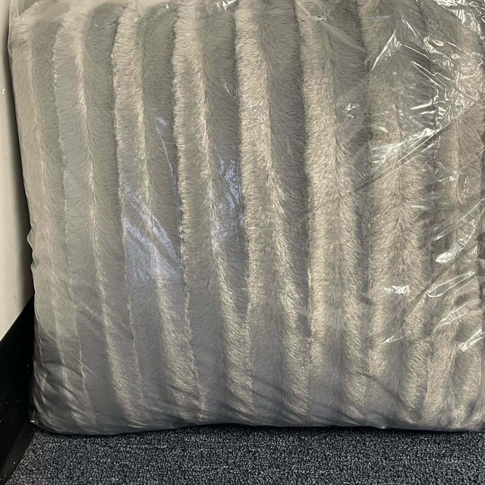 Madison Park 20” Gray Decorative Pillow. NIP